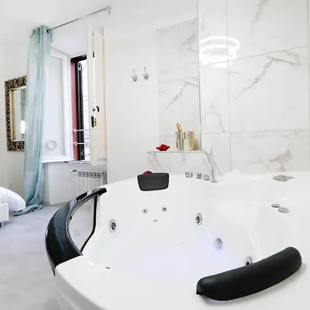 White Panoramic Jacuzzi Trastevere Řím