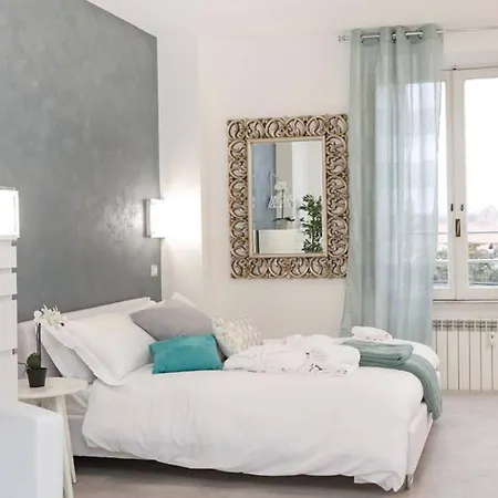 White Panoramic Jacuzzi Trastevere Apartmán