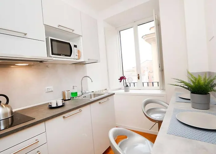 White Panoramic Jacuzzi Trastevere Διαμέρισμα *