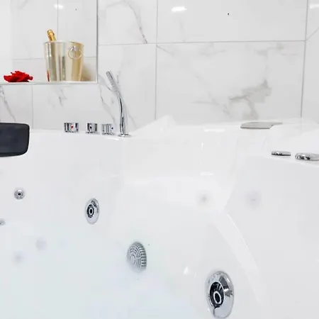 White Panoramic Jacuzzi Trastevere *