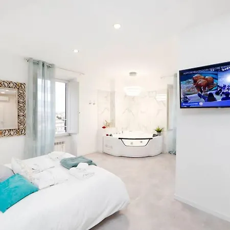 White Panoramic Jacuzzi Trastevere Apartman *