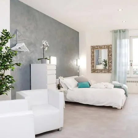 White Panoramic Jacuzzi Trastevere Apartman